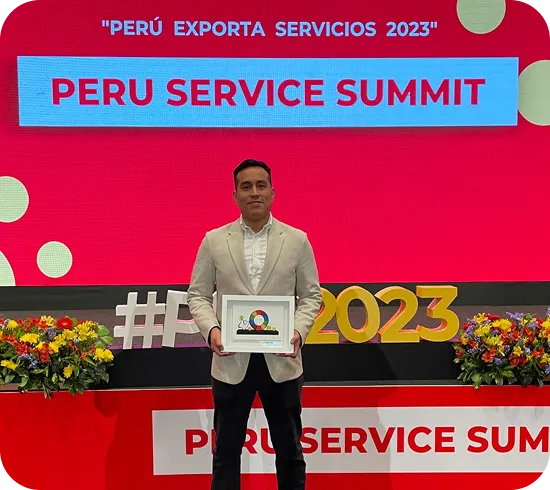 A SmartBrands representative holding the award on stage at Peru Service Summit 2023.